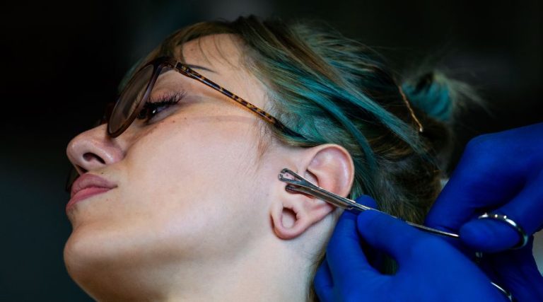 How Long to Keep Dermal Piercing Covered: Expert Recommendations